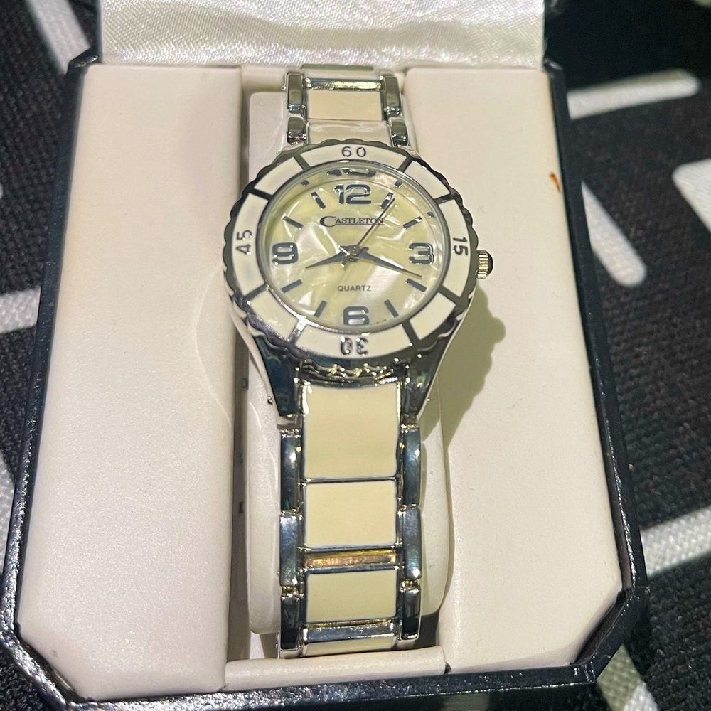 BRAND NEW SILVER & CREAM LINK WATCH